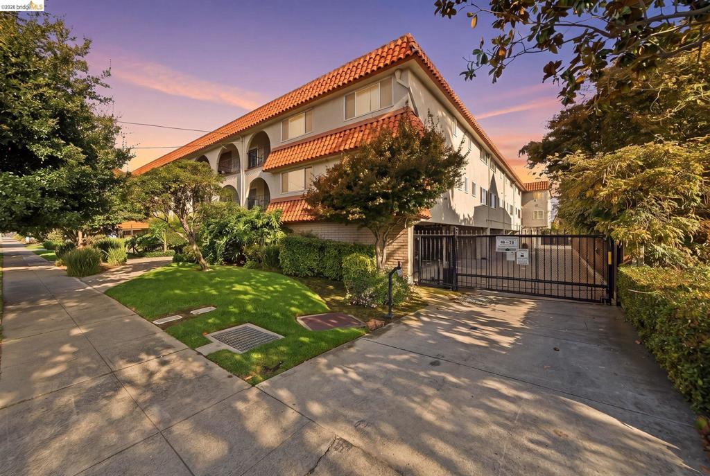 2133 Santa Clara Ave 206 Property Photo 39