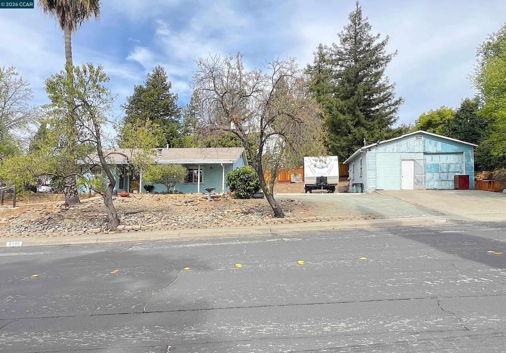 2340 Ranchito Dr Property Photo 3