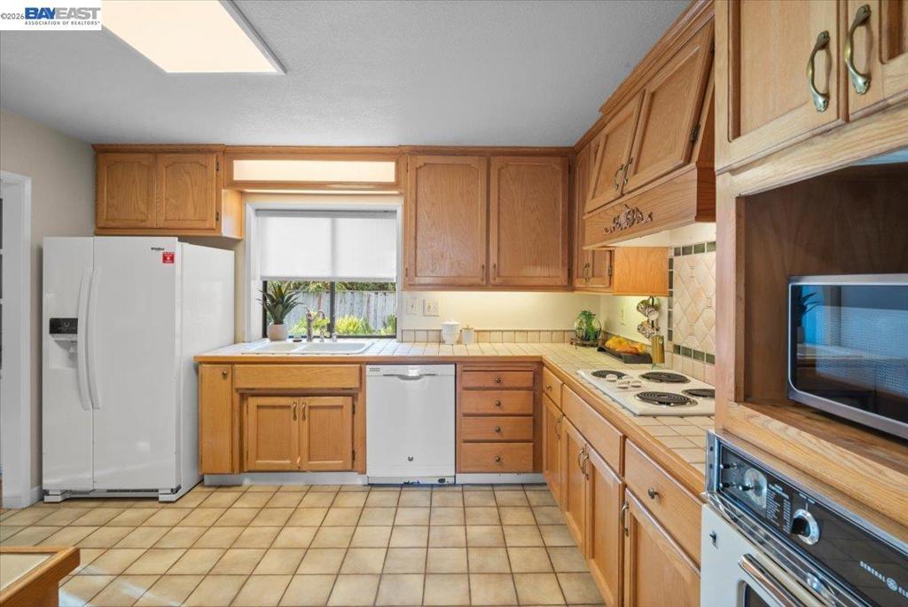 1327 Columbus Ave Property Photo 19