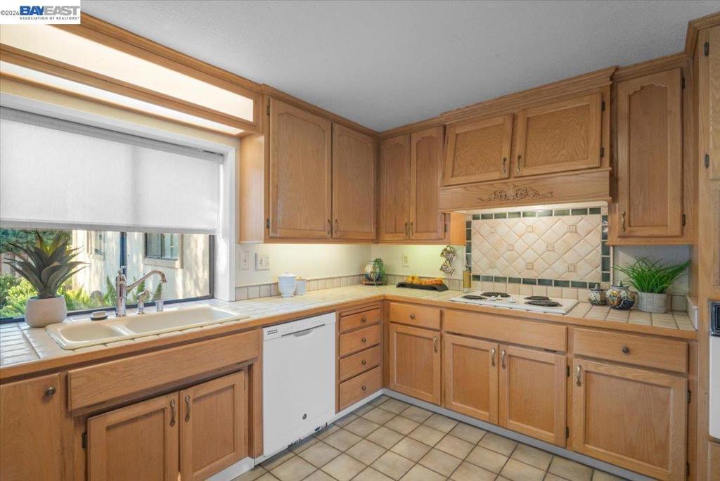 1327 Columbus Ave Property Photo 20