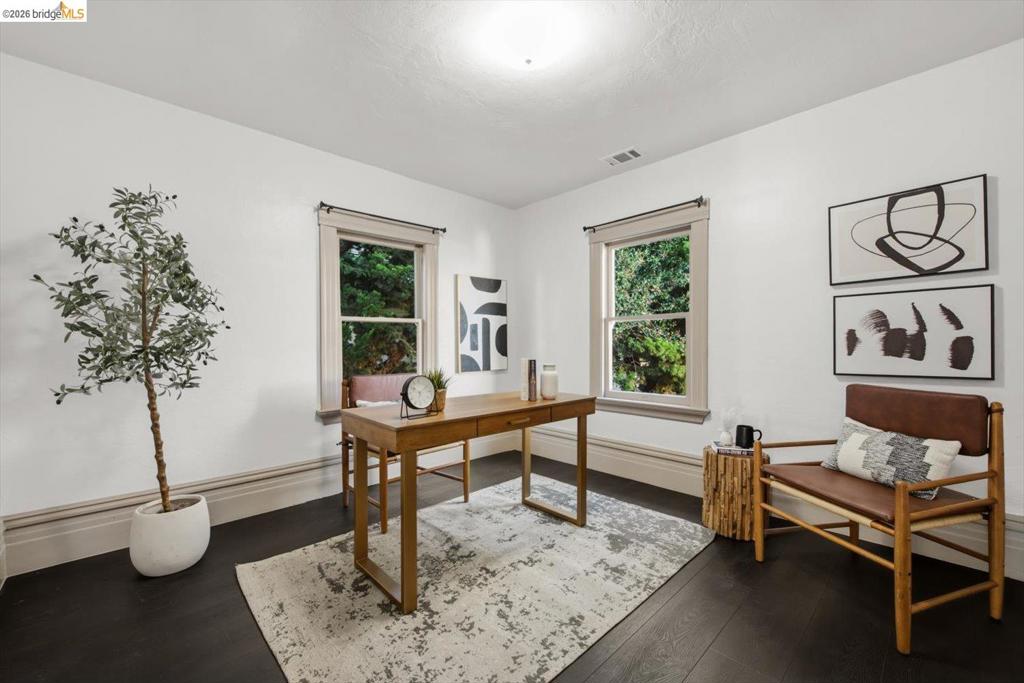 2153 Oregon Street Property Photo 25