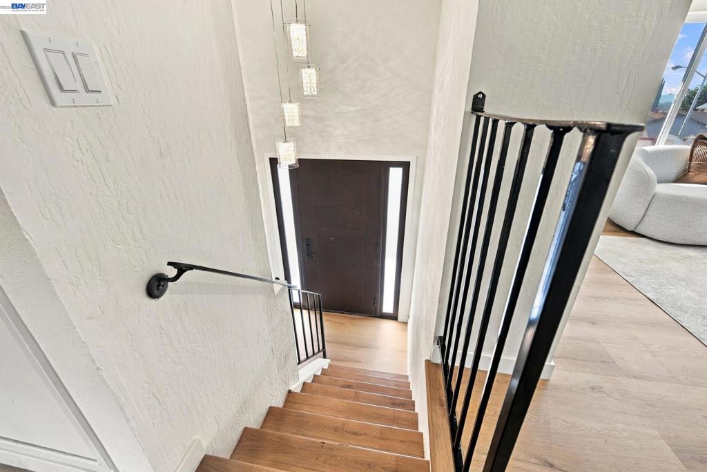 373 Appian Way Property Photo 8