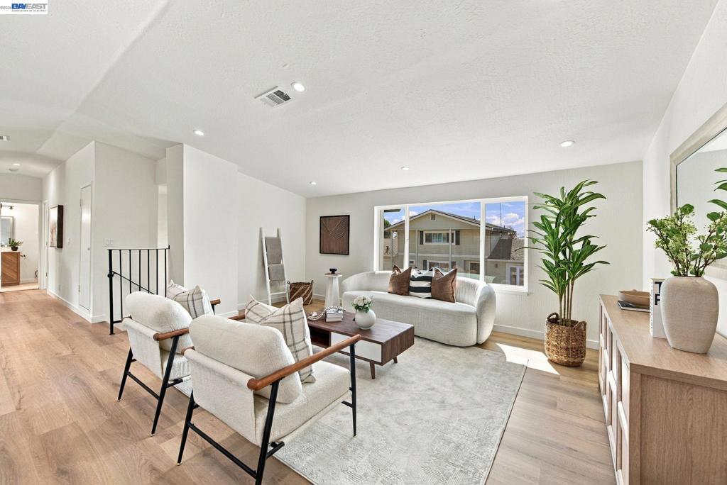 373 Appian Way Property Photo 12