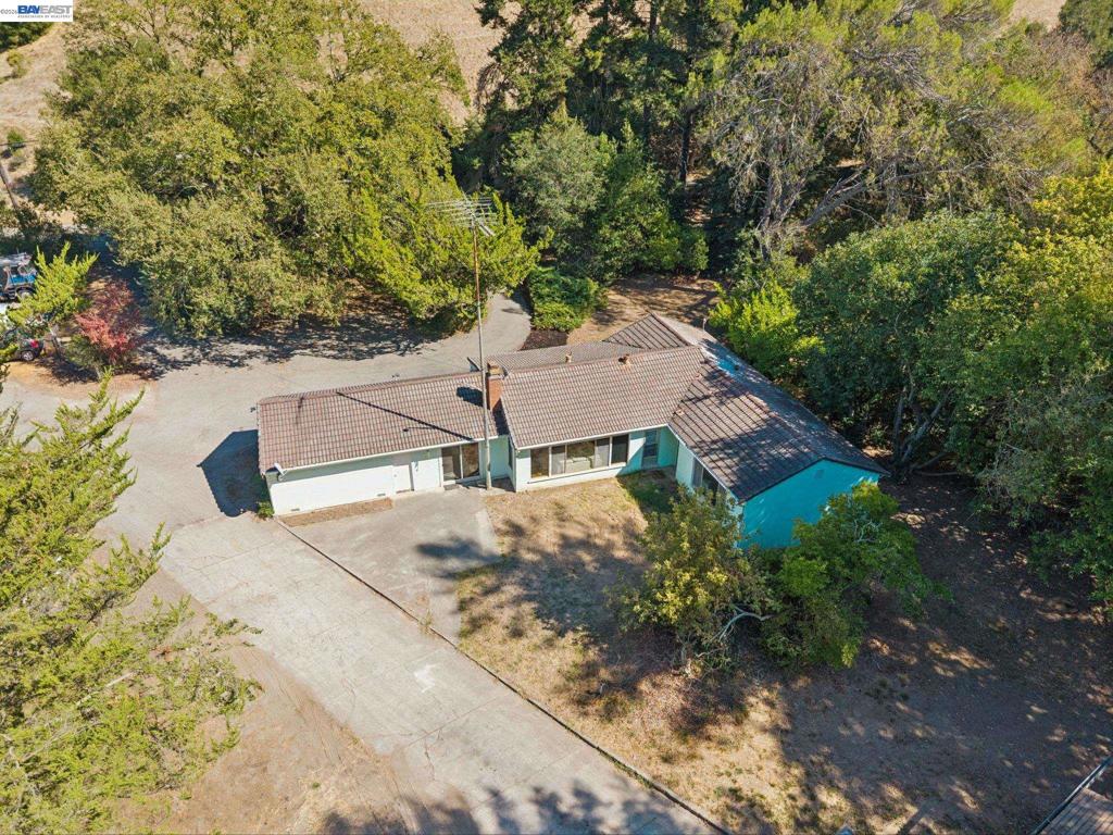 24227 Palomares Rd Property Photo 10