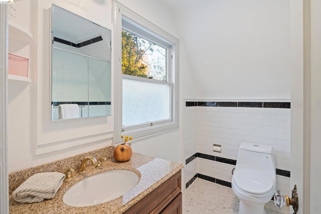 1101 Amador Ave Property Photo 44