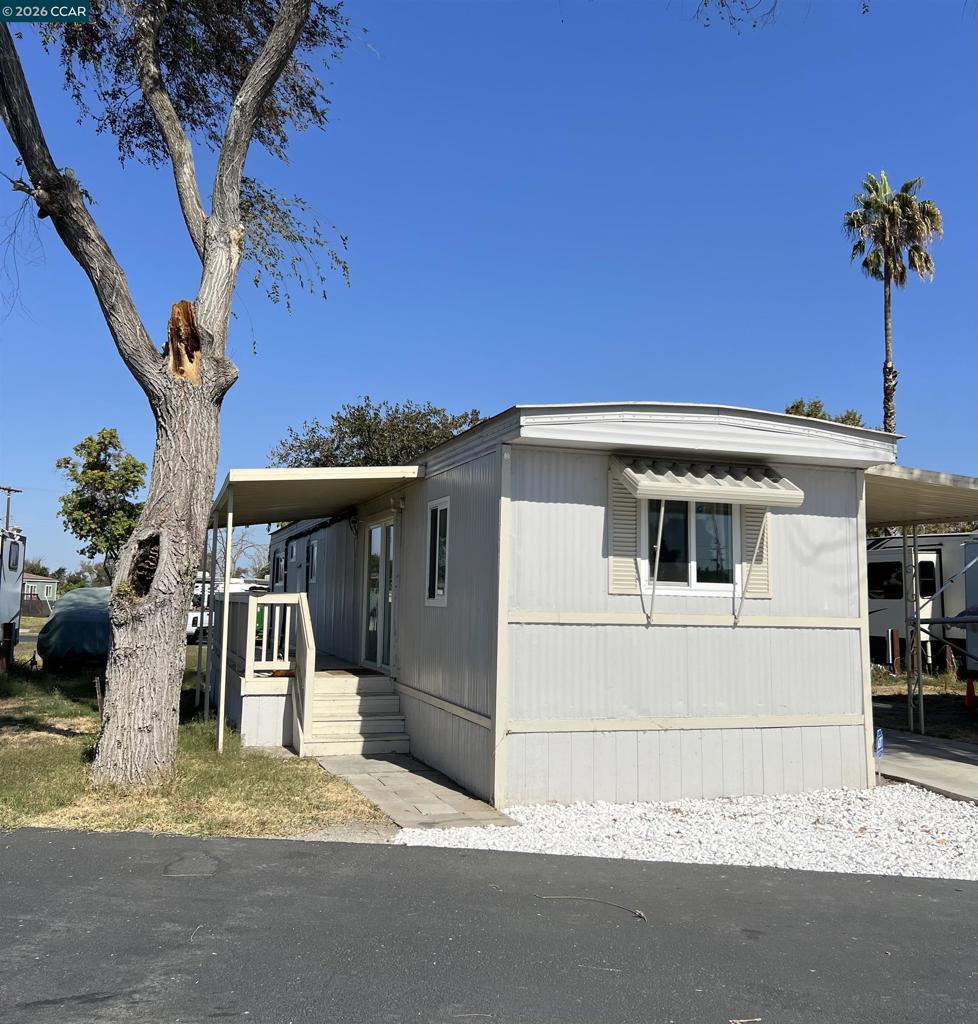 3505 Gateway Road Property Photo 1