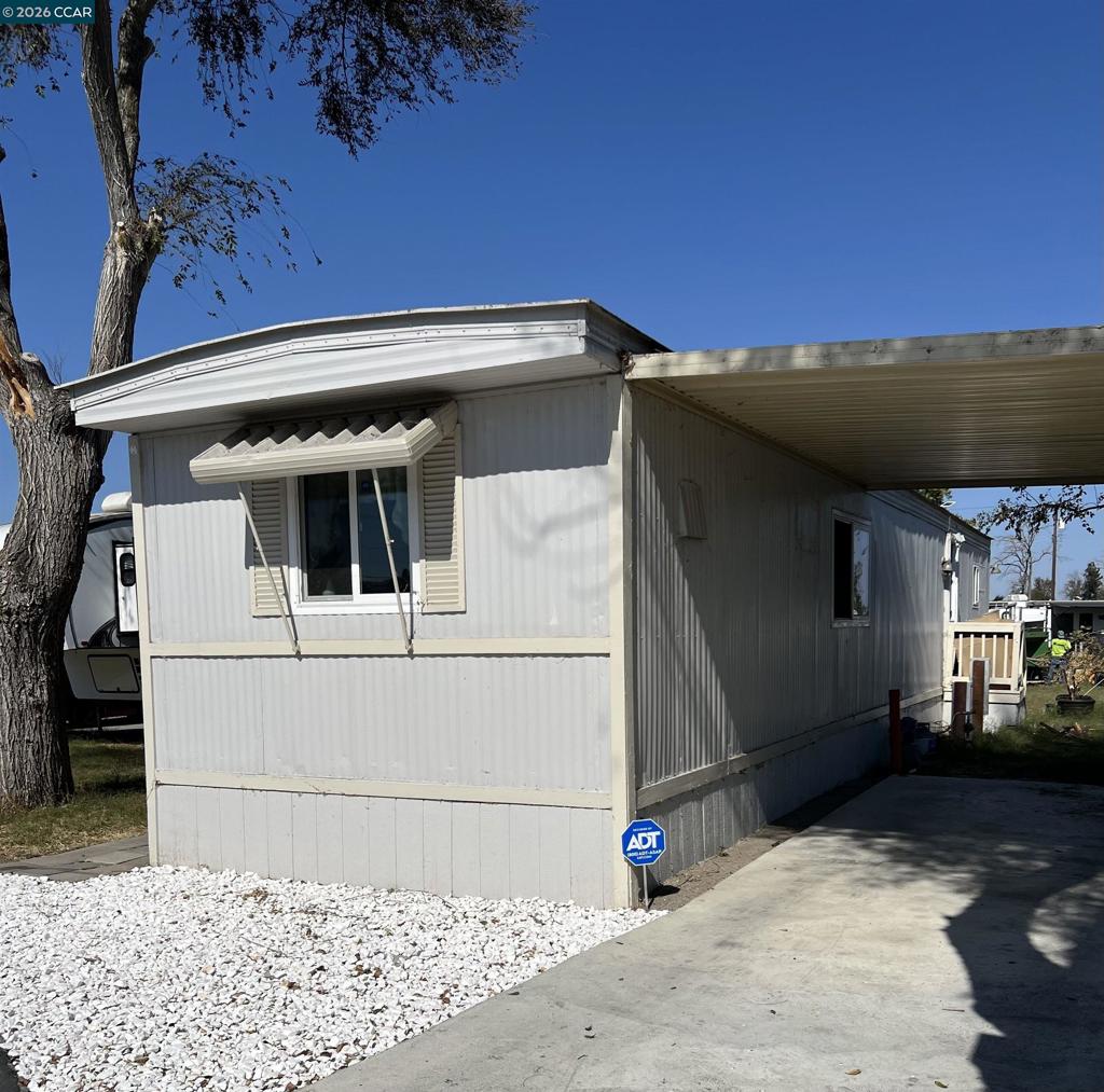 3505 Gateway Road Property Photo 2