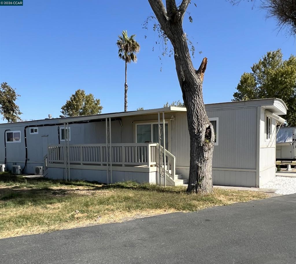 3505 Gateway Road Property Photo 4