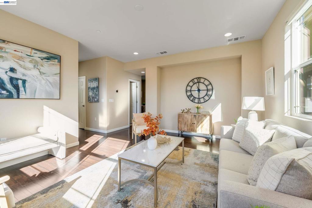 2749 Pismo Terrace Property Photo 8