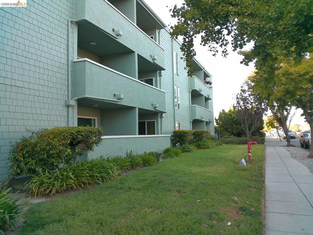 325 Kitty Hawk Rd 304 Property Photo 3