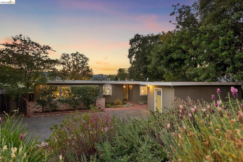 1321 Sunset Loop Property Photo 1