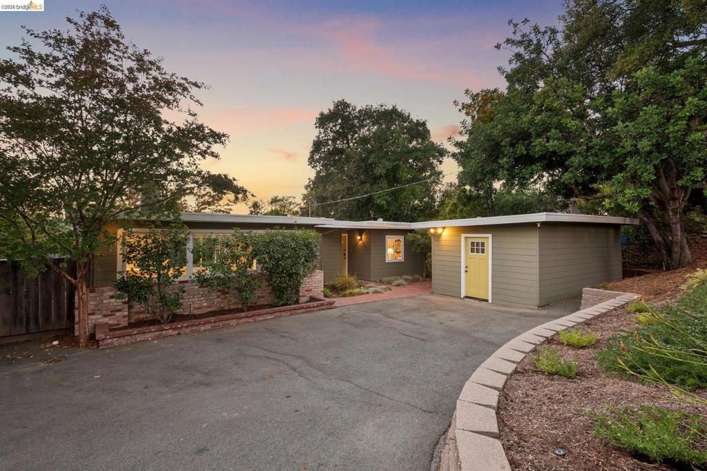 1321 Sunset Loop Property Photo 2