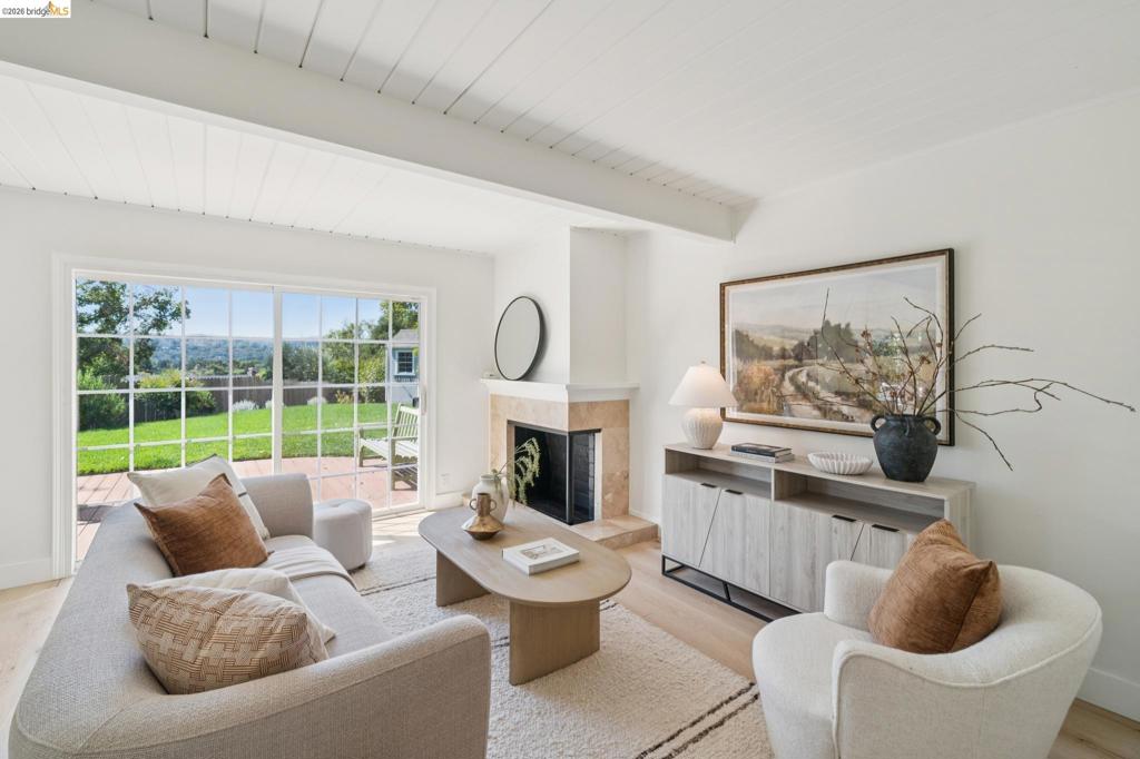 1321 Sunset Loop Property Photo 4