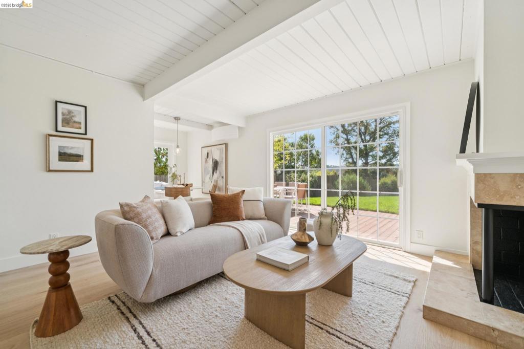 1321 Sunset Loop Property Photo 6