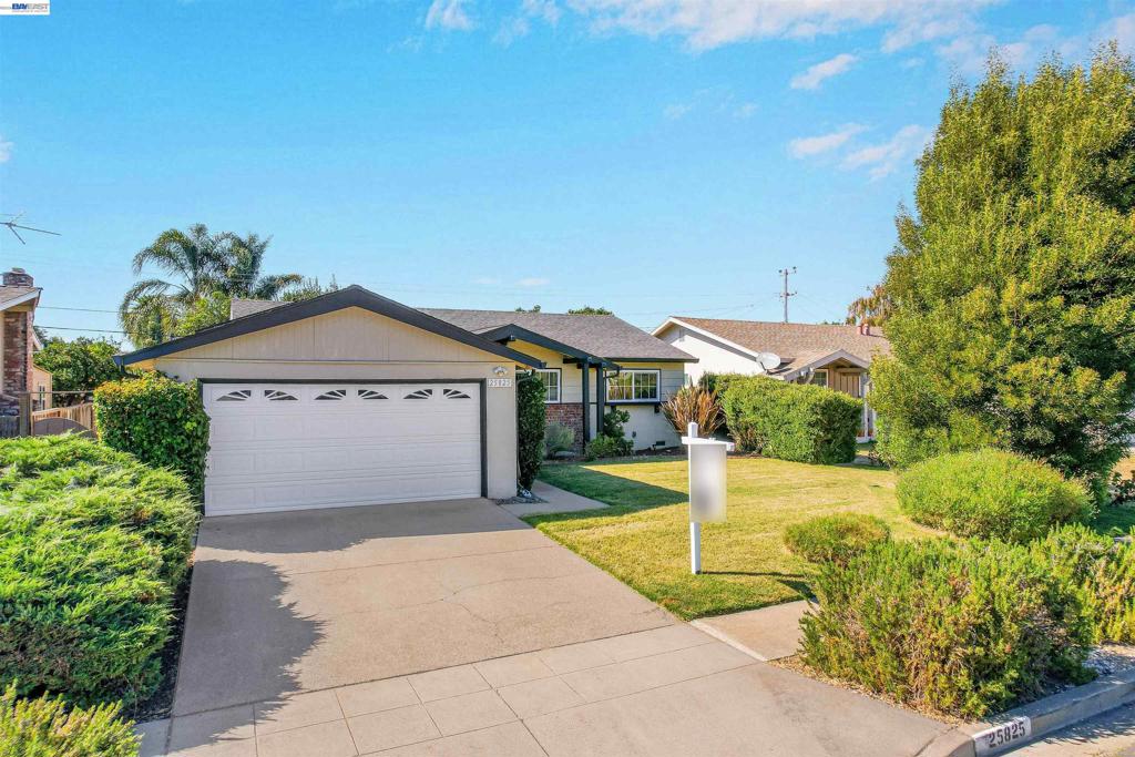 25825 Belhaven St Property Photo 3