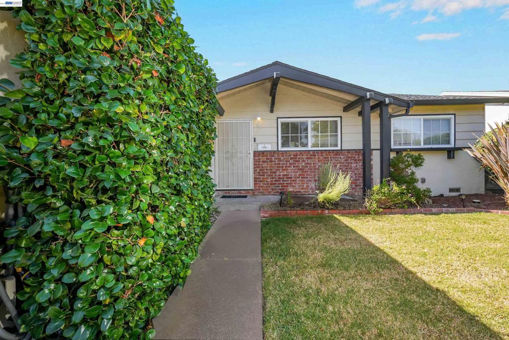 25825 Belhaven St Property Photo 8