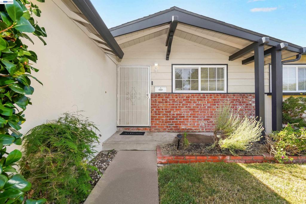 25825 Belhaven St Property Photo 9