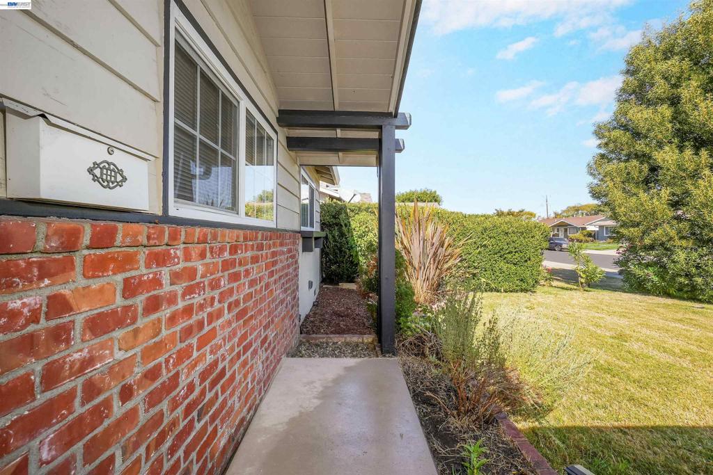 25825 Belhaven St Property Photo 10