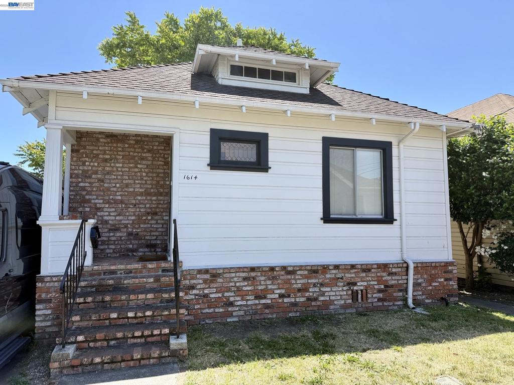 1614 Gould Ct Property Photo 1