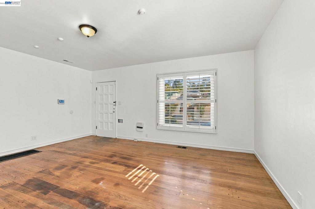 2773 25th Ave. Property Photo 4
