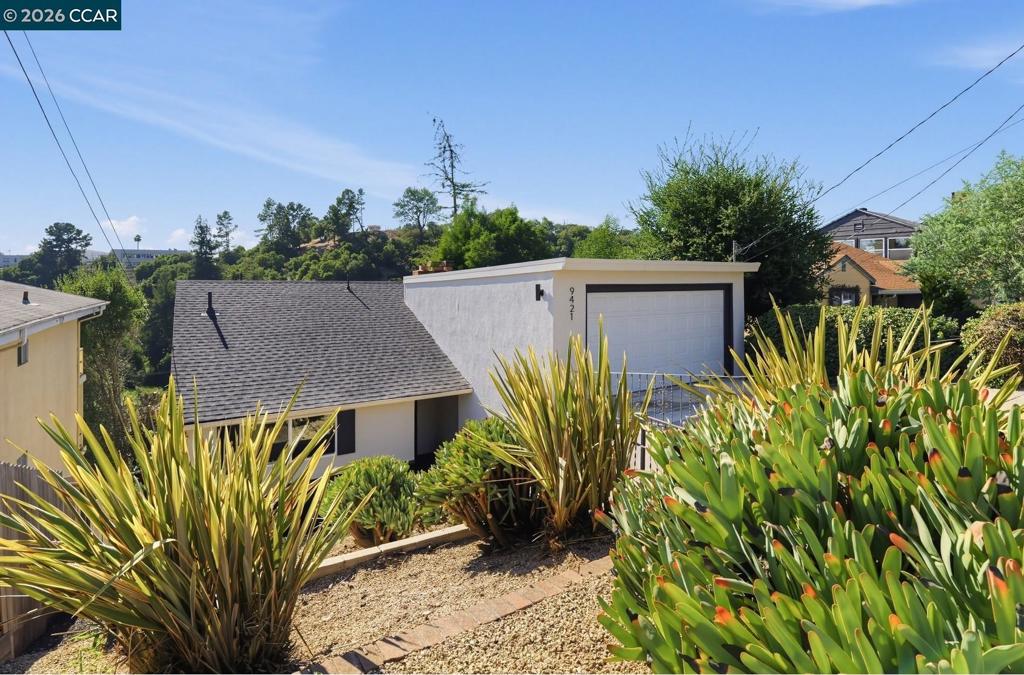 9421 Castlewood Street Property Photo 2