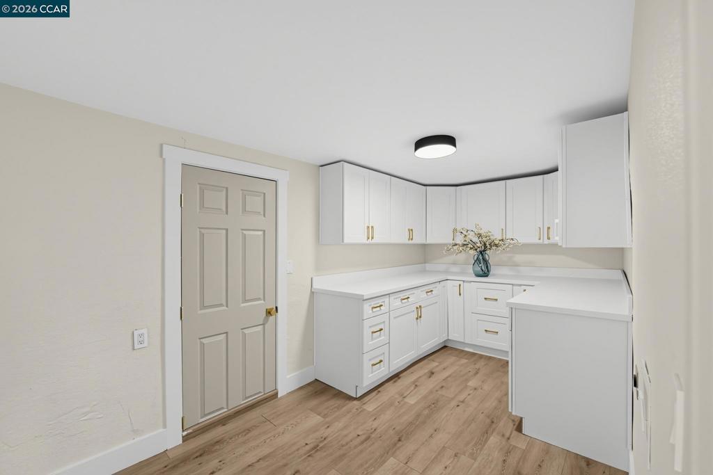 9421 Castlewood Street Property Photo 25