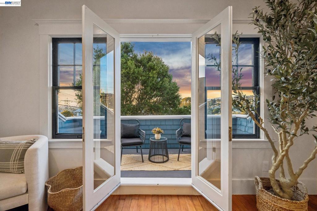 3868 Greenwood Ave Property Photo 30