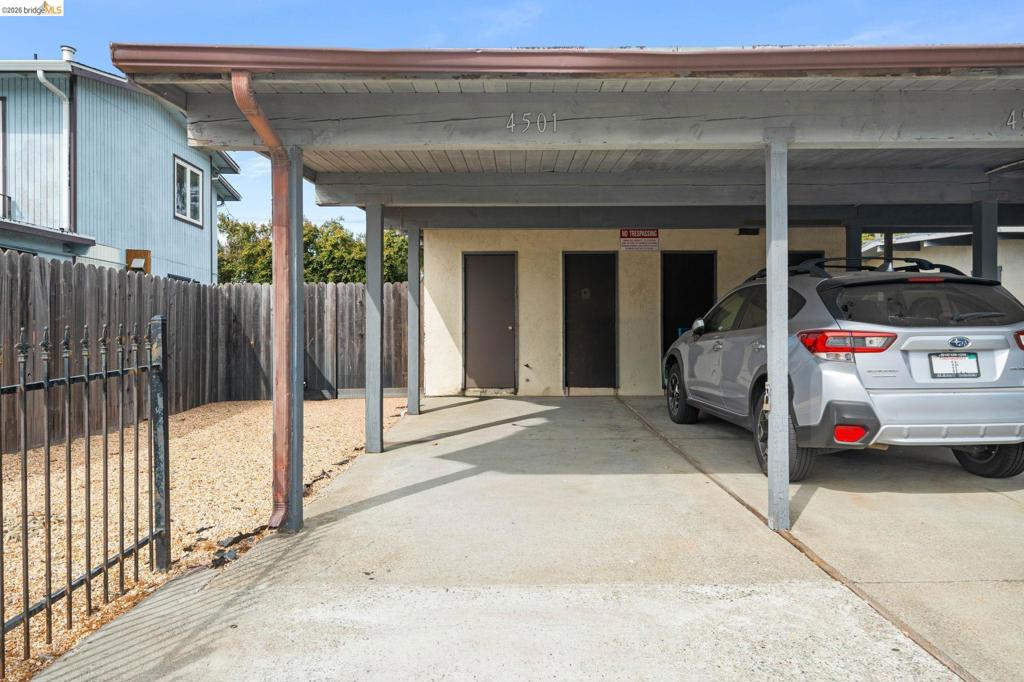 4501 Taft Ave Property Photo 4
