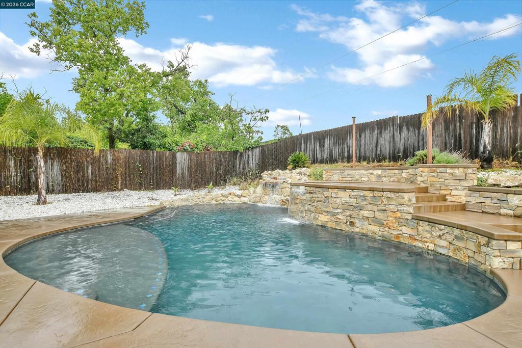 196 Bittercreek Dr Property Photo 34