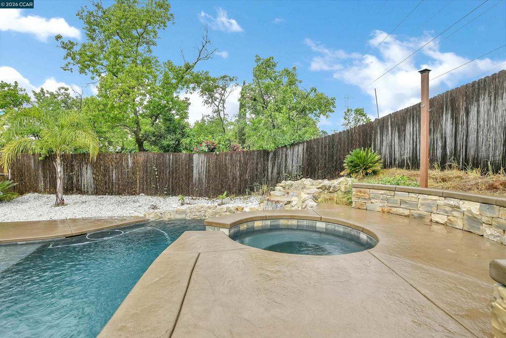 196 Bittercreek Dr Property Photo 35