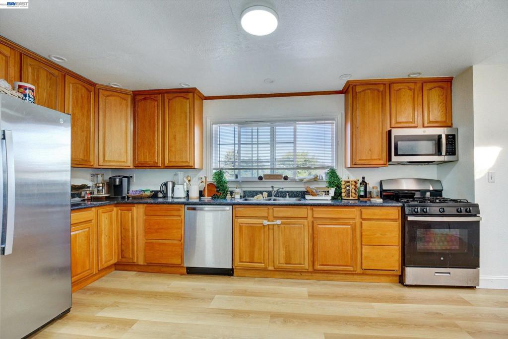 123 Euclid Property Photo 6