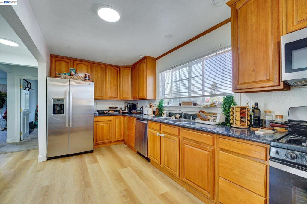 123 Euclid Property Photo 7