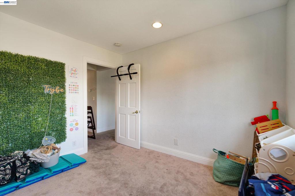 123 Euclid Property Photo 13