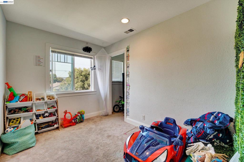 123 Euclid Property Photo 14