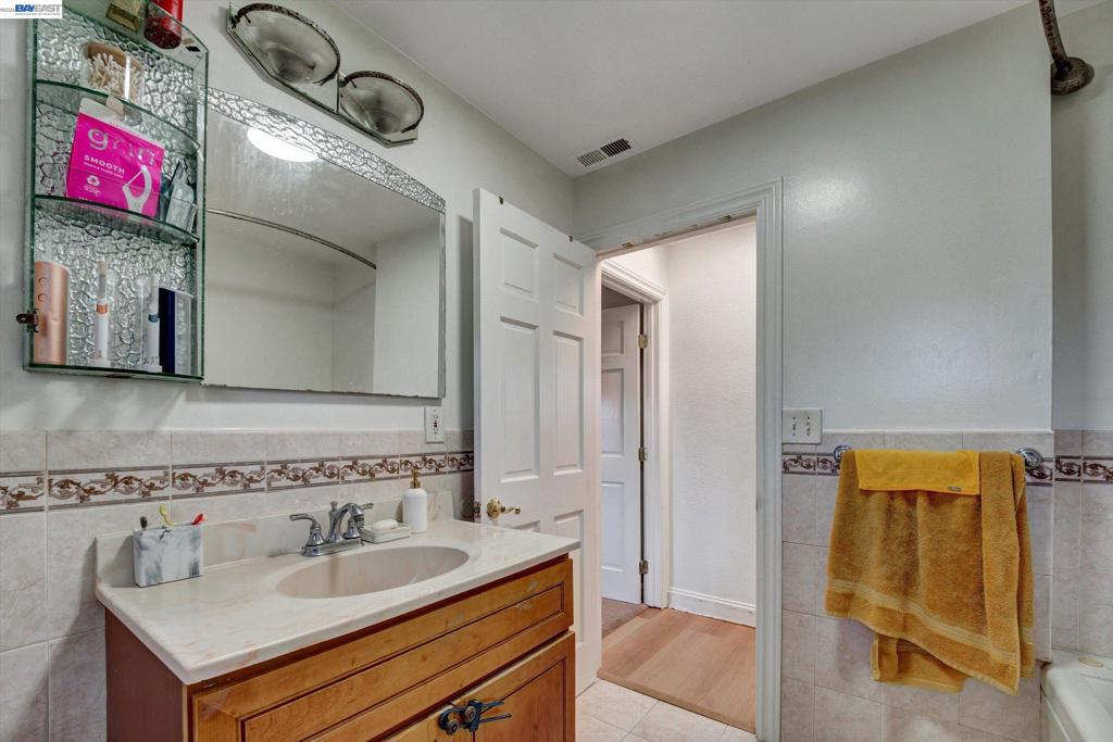 123 Euclid Property Photo 18