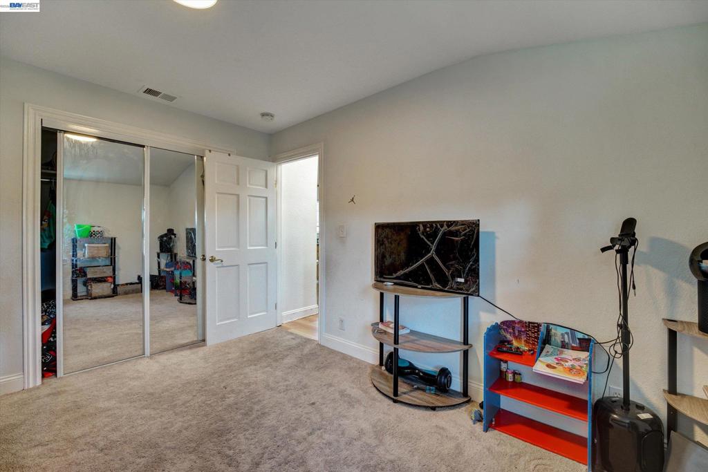 123 Euclid Property Photo 21