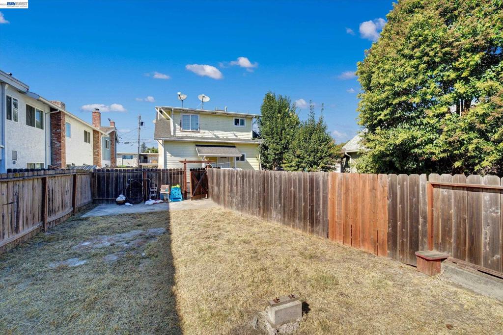 123 Euclid Property Photo 22