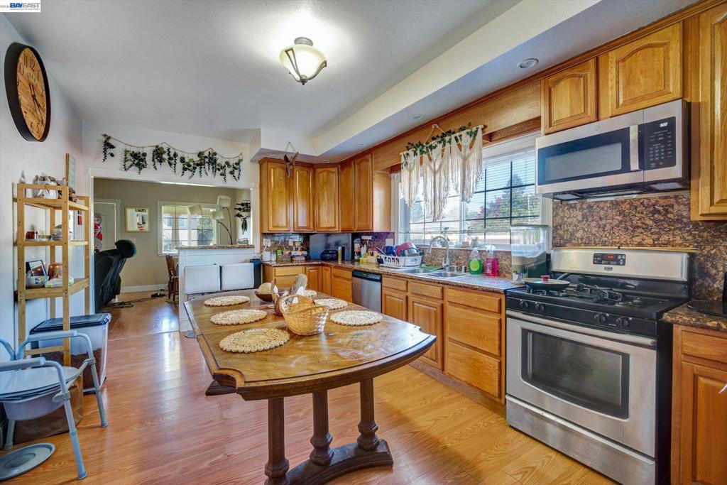 123 Euclid Property Photo 24