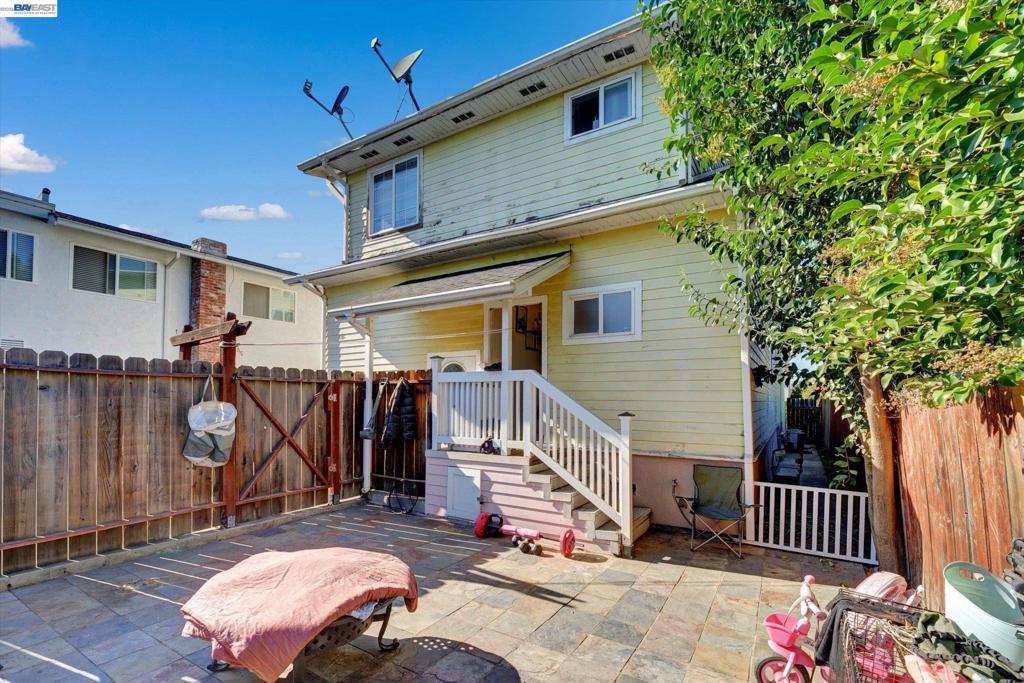 123 Euclid Property Photo 34