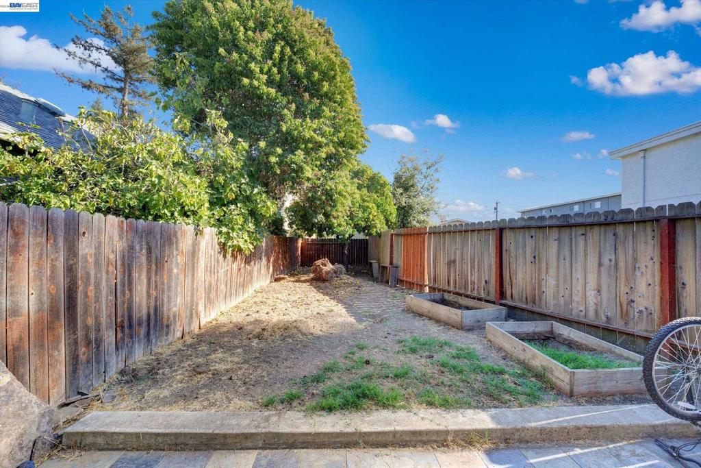 123 Euclid Property Photo 35