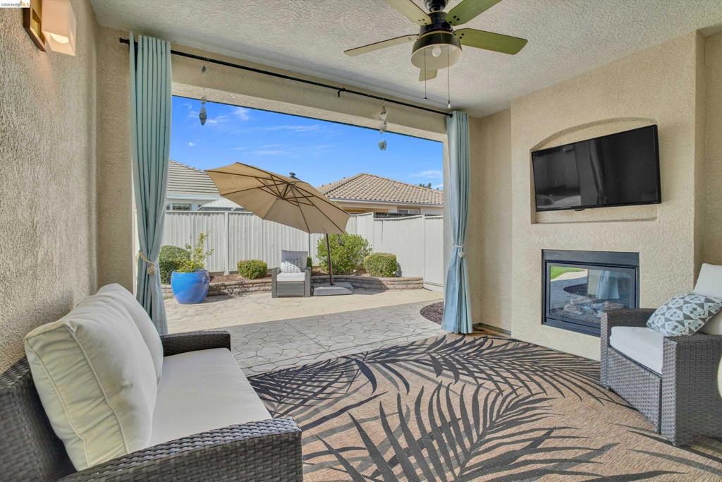 9833 Key West Way Property Photo 3