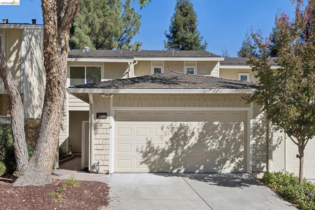 330 Kinross Property Photo 1