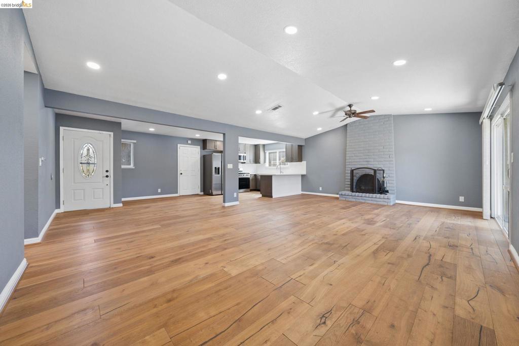 1055 Fox Meadow Way Property Photo 4