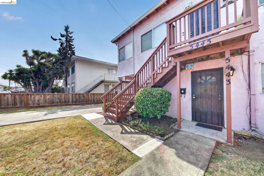 5445 Crittenden St Property Photo 4