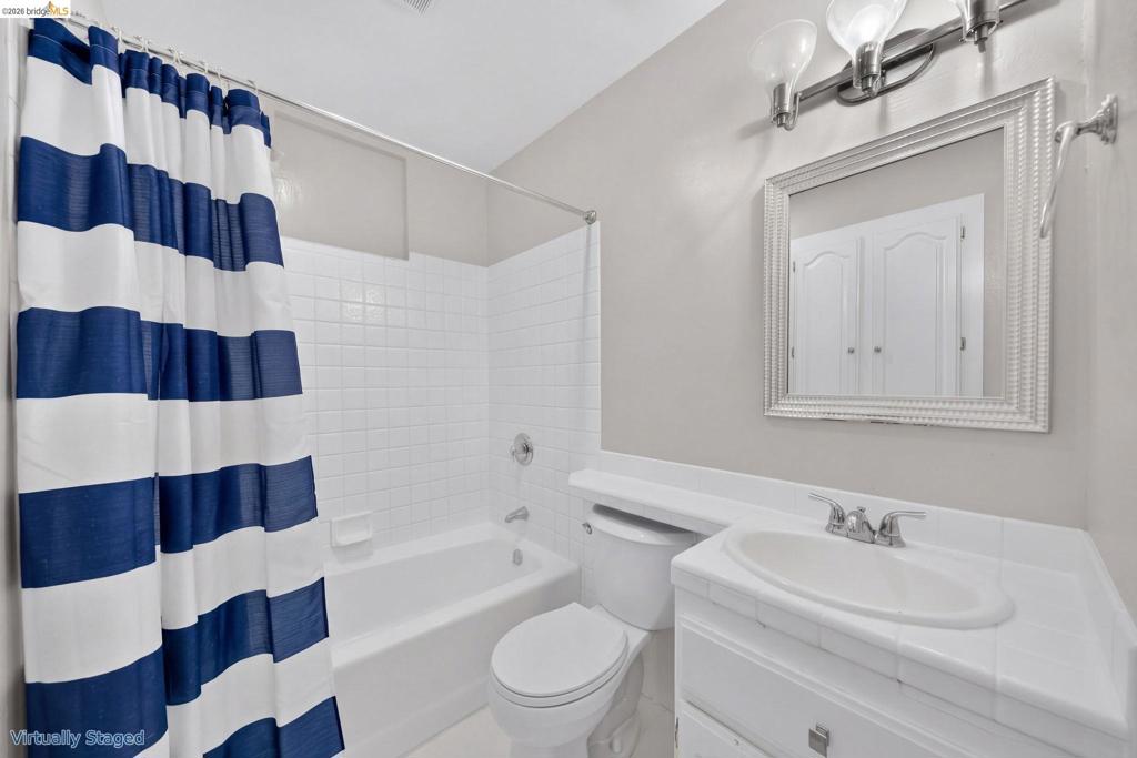 5445 Crittenden St Property Photo 17