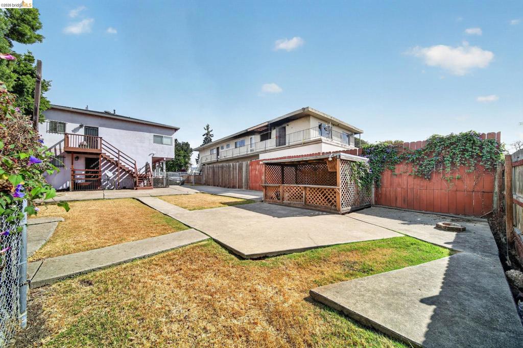 5445 Crittenden St Property Photo 23