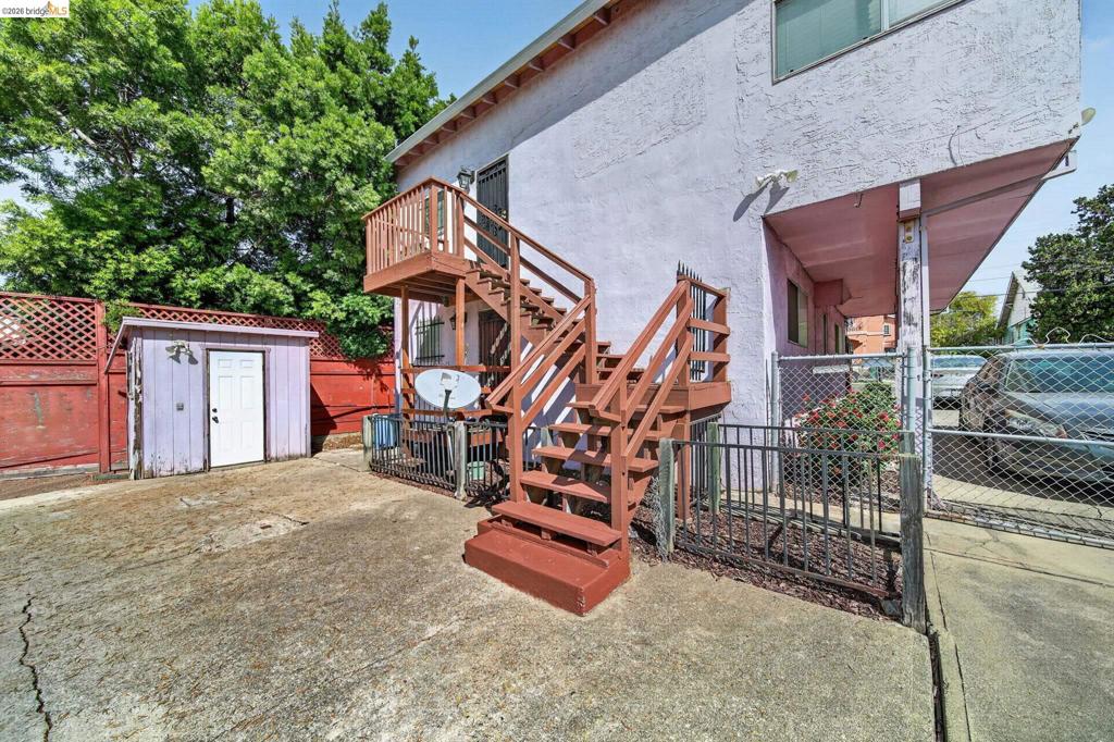 5445 Crittenden St Property Photo 25
