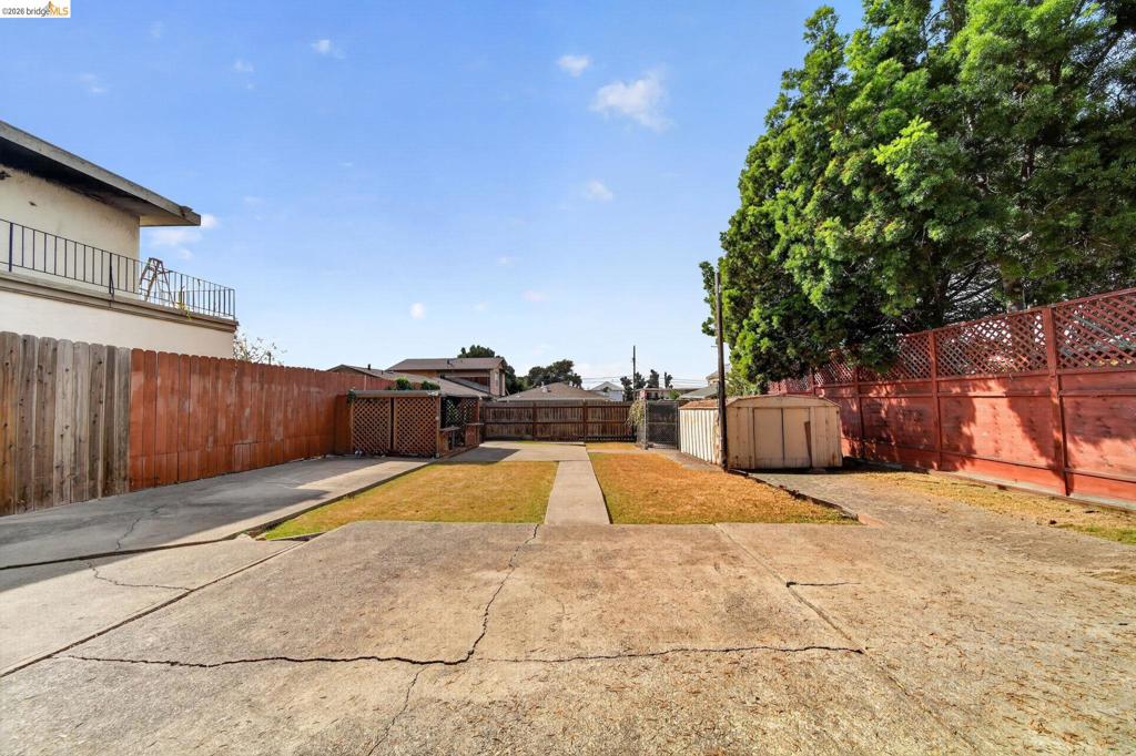 5445 Crittenden St Property Photo 30