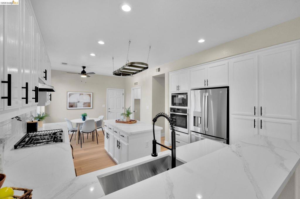 1060 Berkshire Ct Property Photo 17