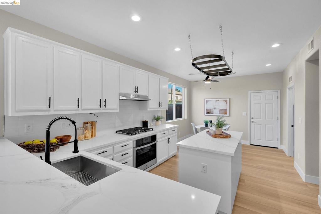 1060 Berkshire Ct Property Photo 18